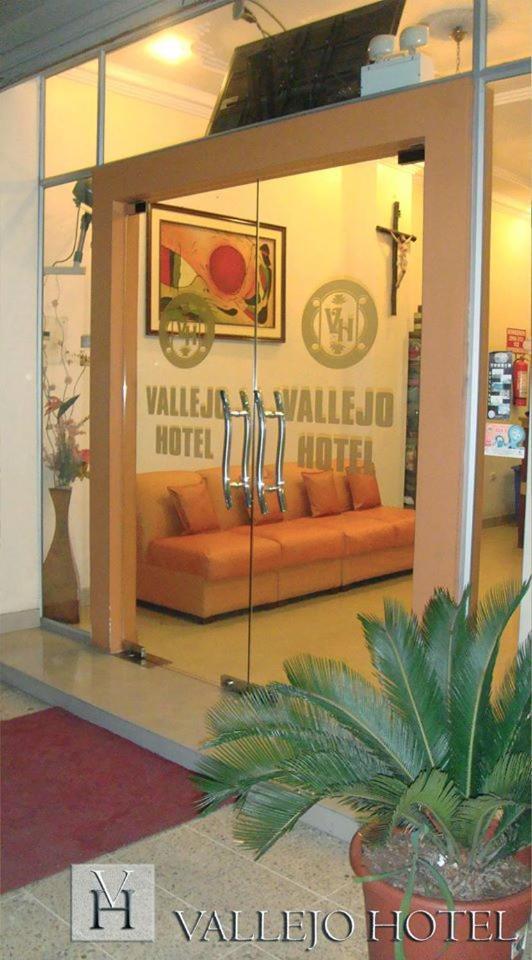 Vallejo Hotel Huaquillas Exteriör bild
